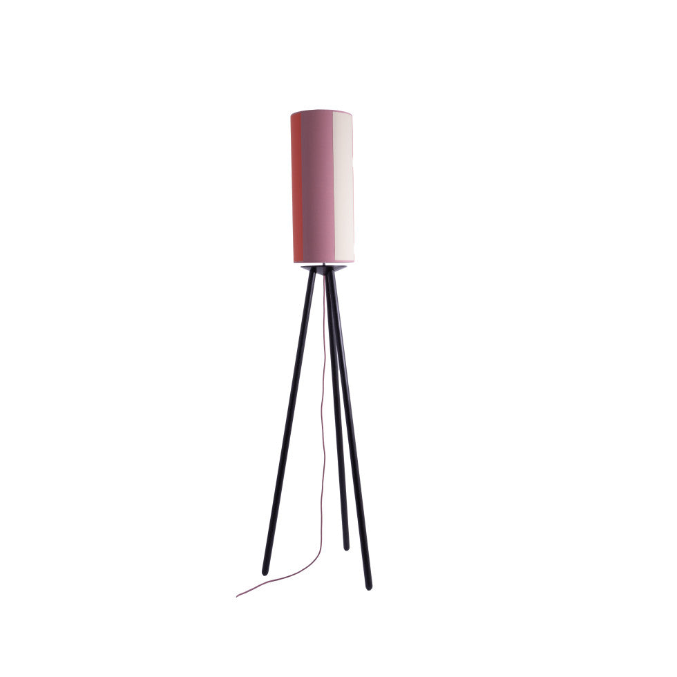 Silhouette Élégante sur Trépied | LIGNART - Style contemporain