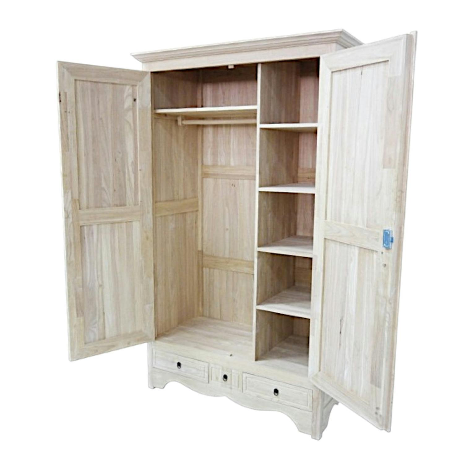 Armoire en Hévéa - Style Classique