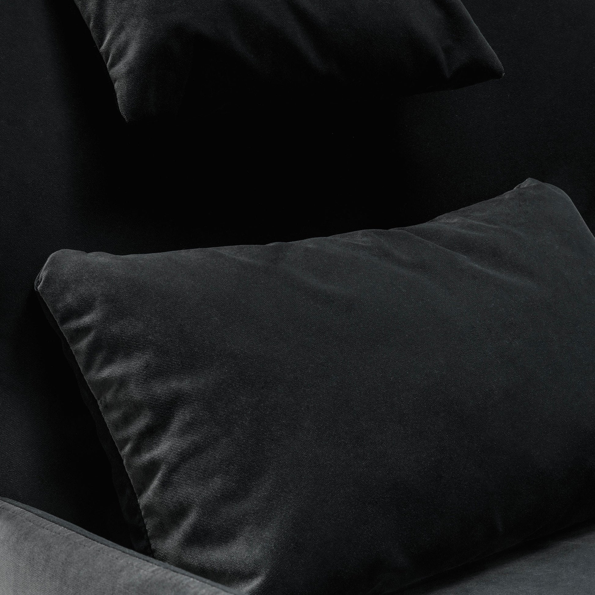 Fauteuil en velours Alex avec pieds métal et repose-tête – Anthracite n°6CV – Taille standard