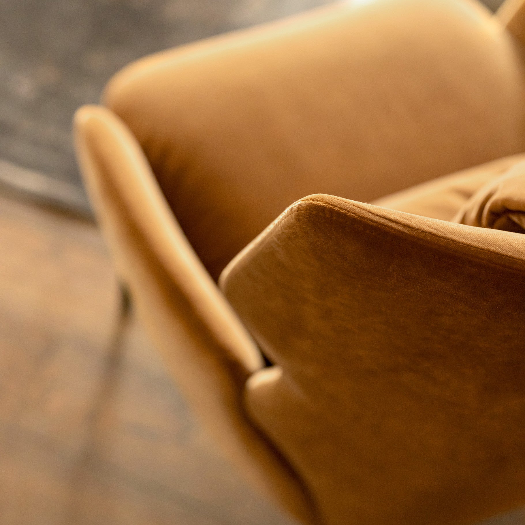 Fauteuil en velours Alex avec pieds métal et repose-tête – Teddy brown n°22CV – Taille standard