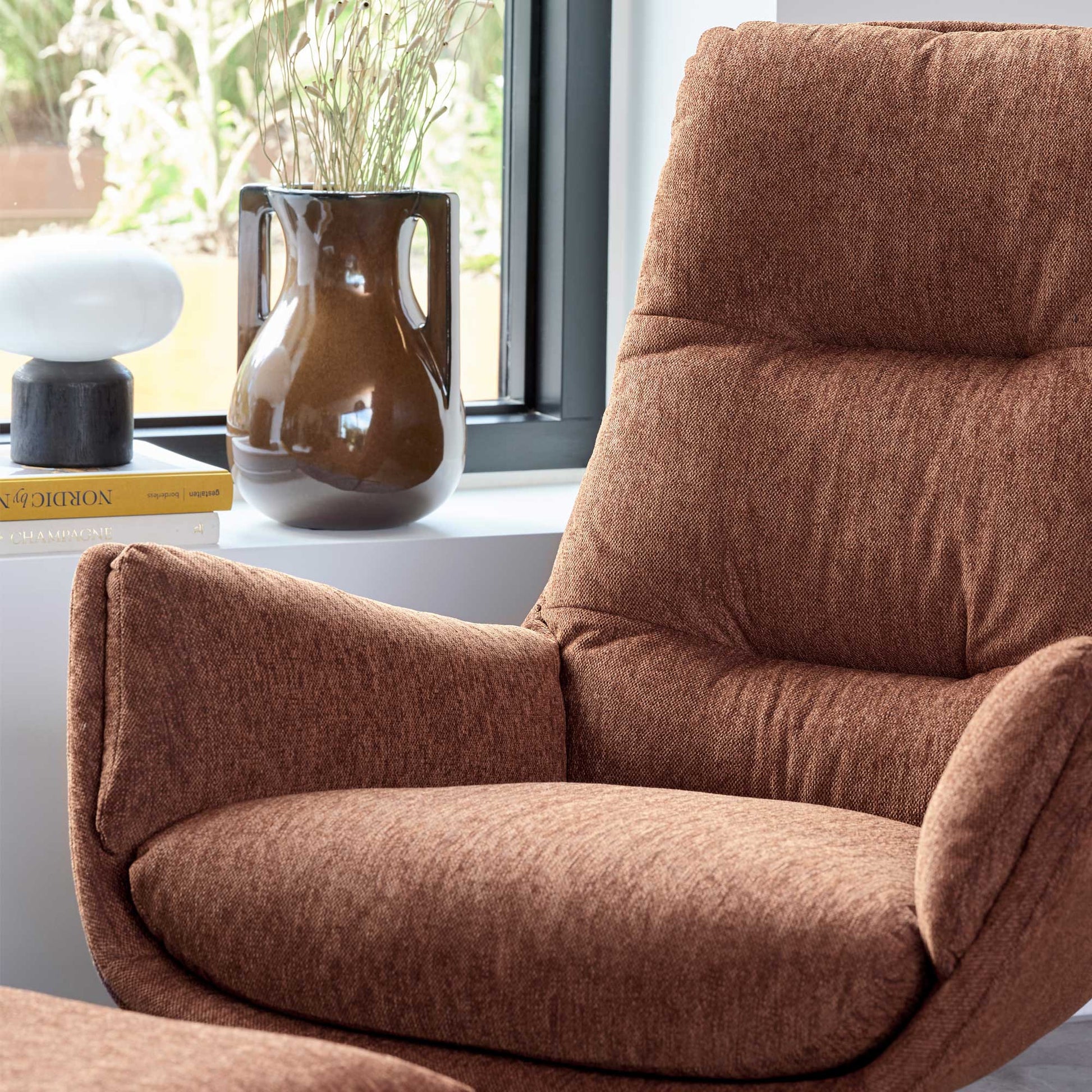 Fauteuil en velours chenillé Moro avec repose-pieds – Midnight blue n°12 WI – Taille standard