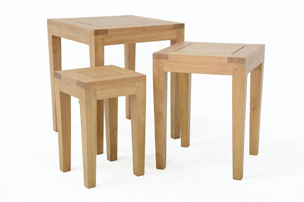 Tables gigognes hévéa MAORI lot de 3