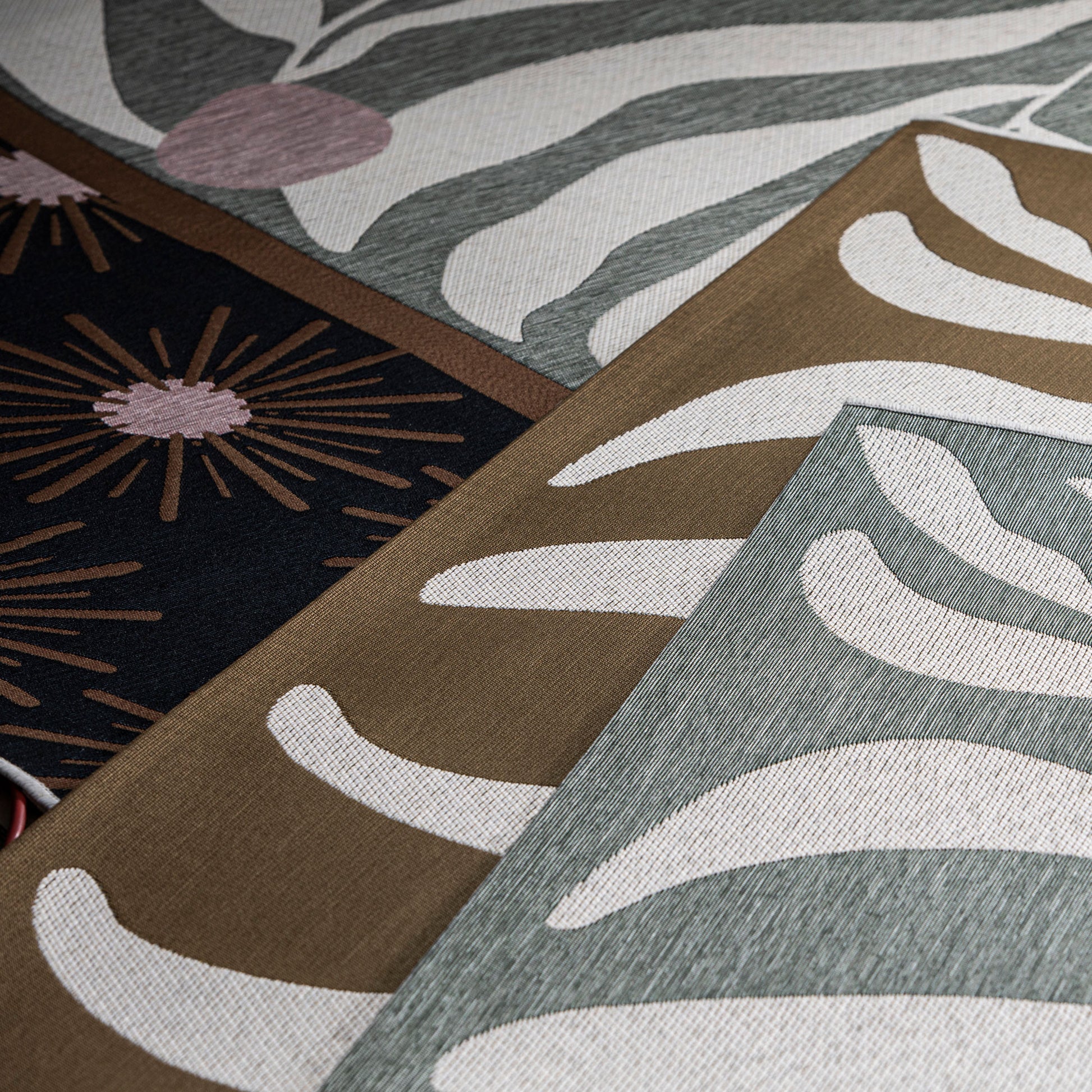 337 2589 Tapis Linden.Html – Ocre Linden – 246x340 cm